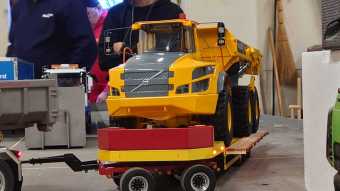 Double E RC Volvo Hauler